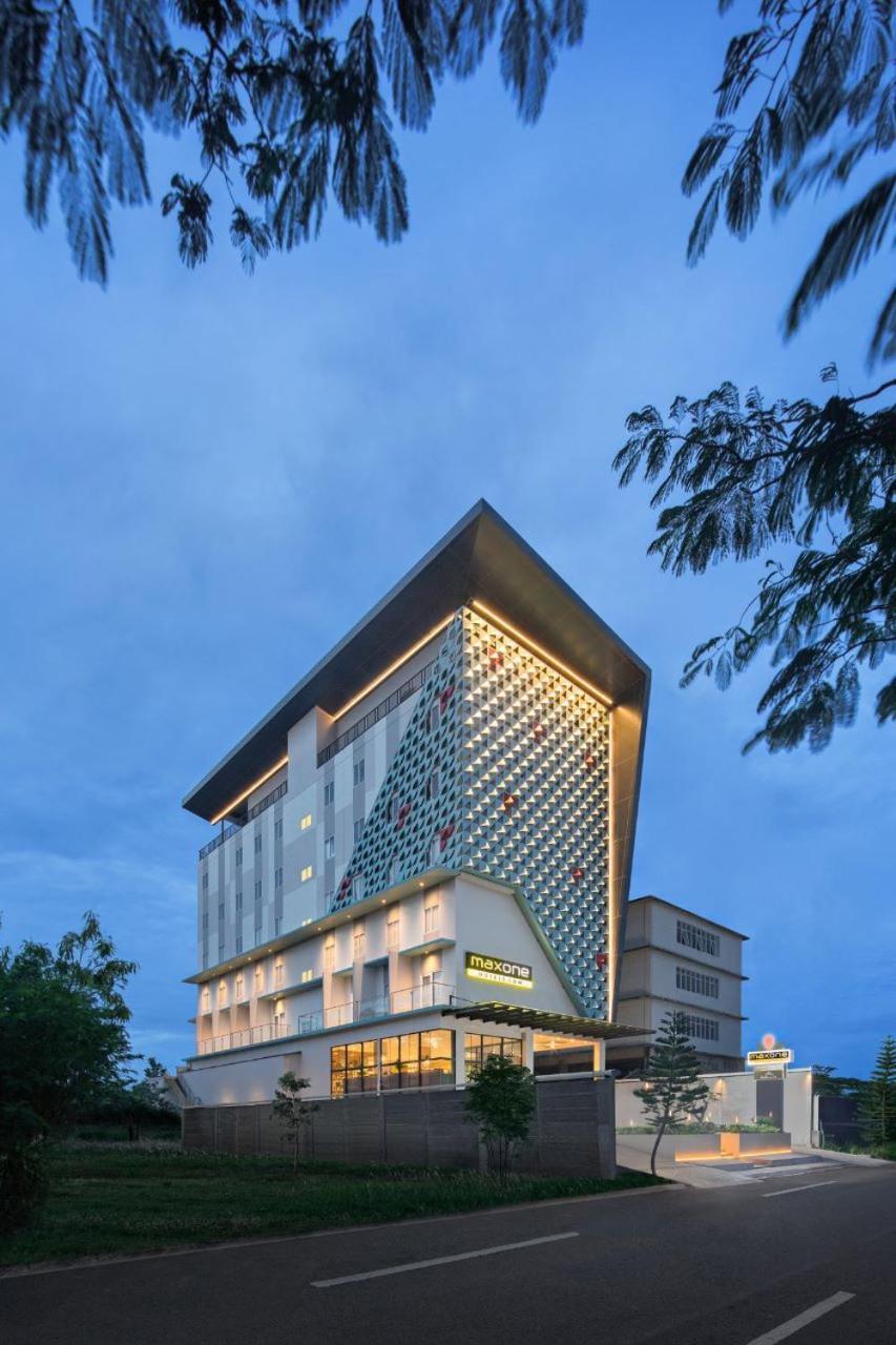 Maxonehotels At Kota Harapan Indah-Bekasi Exteriér fotografie