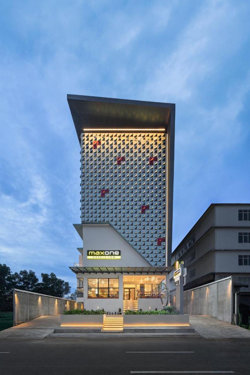 Maxonehotels At Kota Harapan Indah-Bekasi Exteriér fotografie